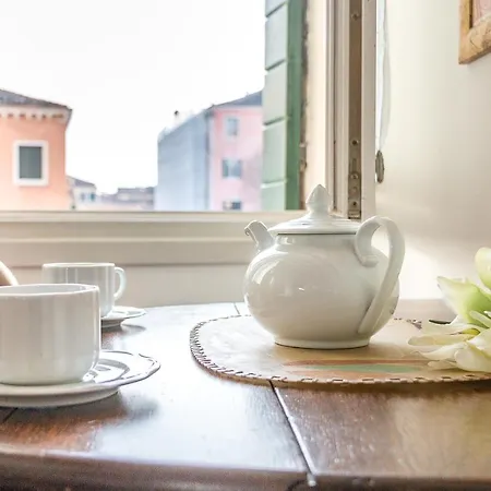 7 Windows On By Lionhost Lägenhet