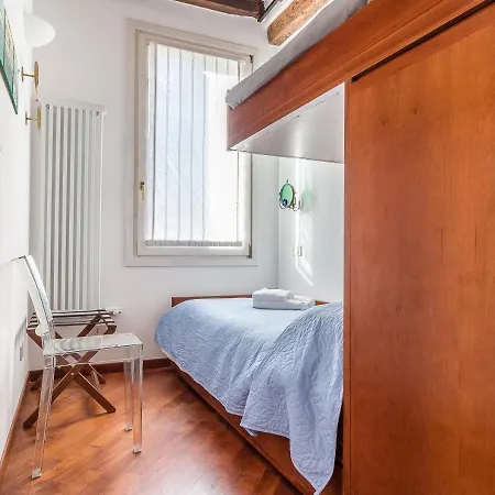 7 Windows On By Lionhost Lejlighed Venedig