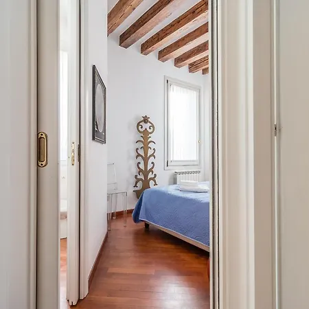 Lägenhet 7 Windows On By Lionhost *