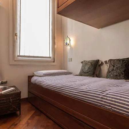 Lägenhet 7 Windows On By Lionhost