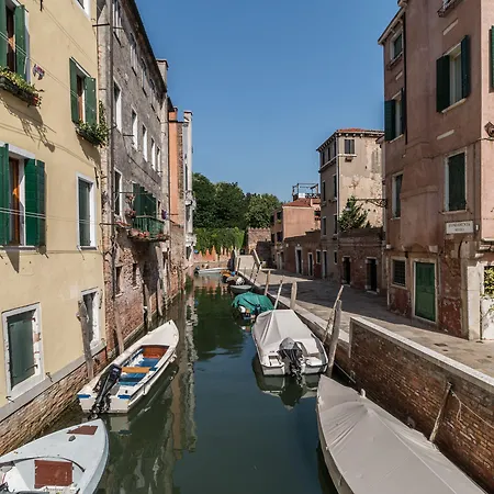 7 Windows On By Lionhost Lägenhet Venedig