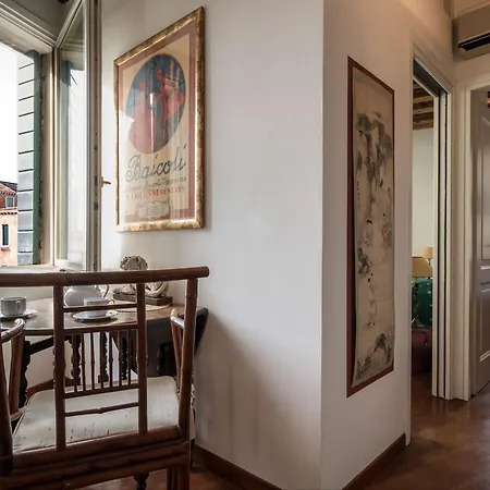 7 Windows On By Lionhost Lägenhet