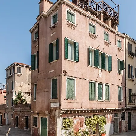 7 Windows On By Lionhost Lägenhet Venedig