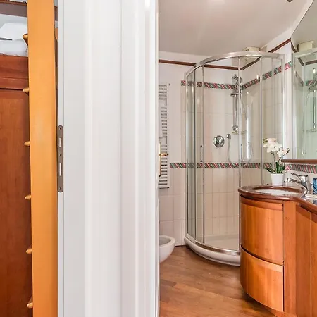 7 Windows On By Lionhost Διαμέρισμα