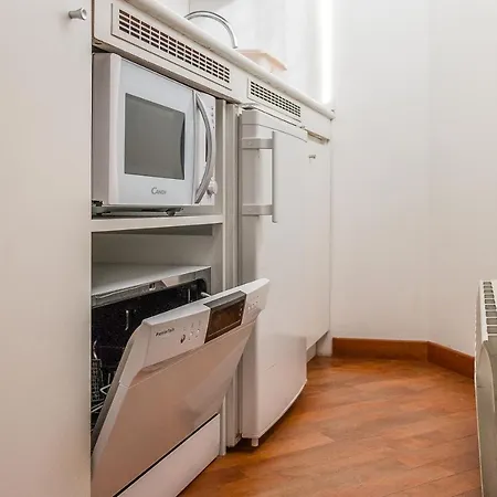 7 Windows On By Lionhost Benátky