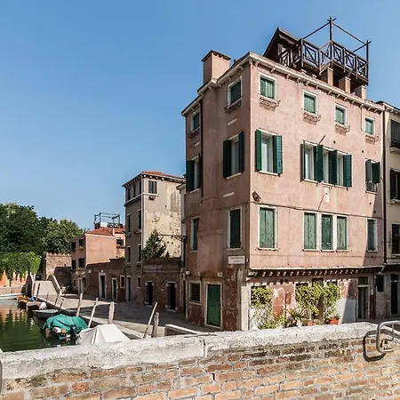 7 Windows On Venice
